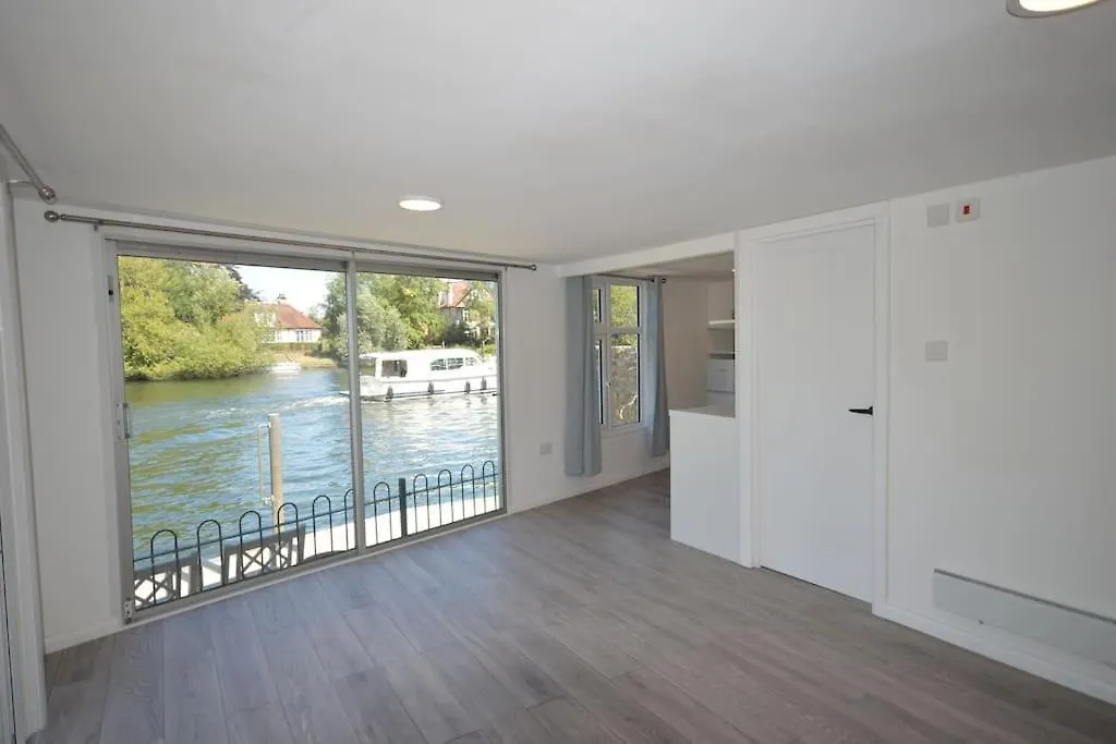 River Retreat- Near Holloway U, Thorpe Park And Heathrow Airport Thorpe (Surrey)