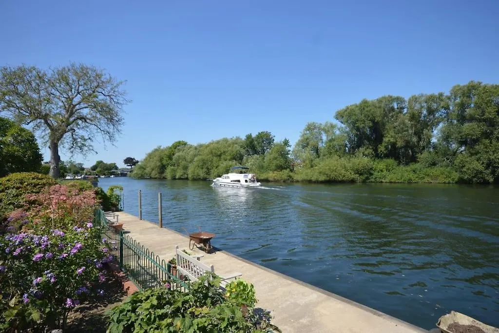 River Retreat- Near Holloway U, Thorpe Park And Heathrow Airport Thorpe (Surrey)