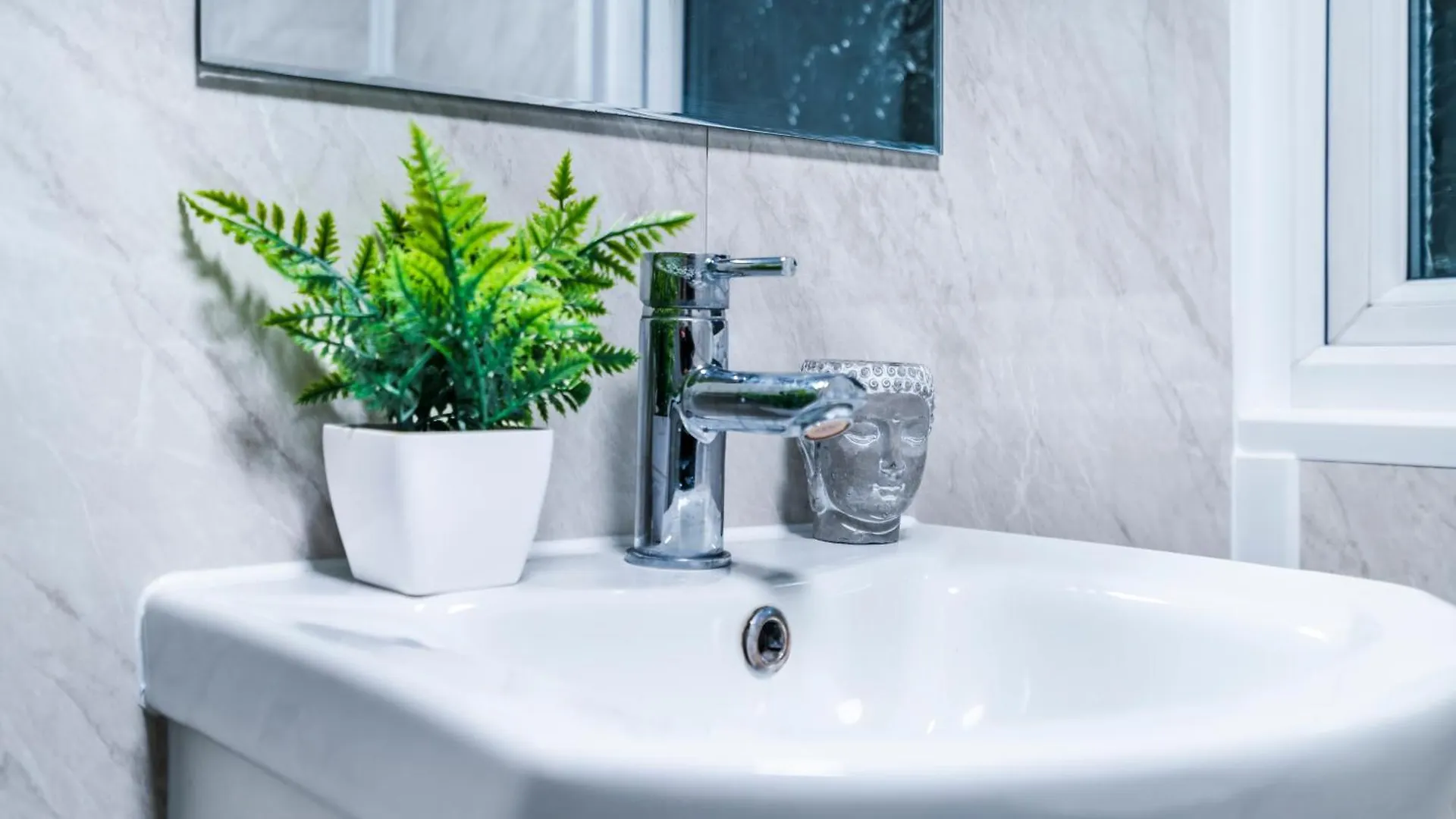 River Retreat- Near Holloway U, Thorpe Park And Heathrow Airport Apartment