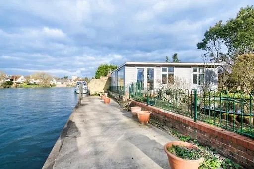 River Retreat- Near Holloway U, Thorpe Park And Heathrow Airport 0*, Thorpe (Surrey)